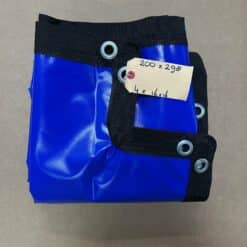 Blauw 600gr PVC zeil 200x298 met 4x16x16 hoekuitsparingen