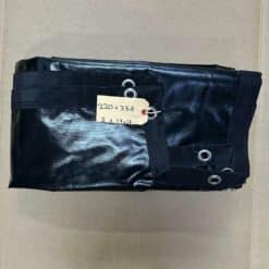 Zwart 600gr PVC zeil 220x358cm met 2x17x17cm hoekuitsparingen